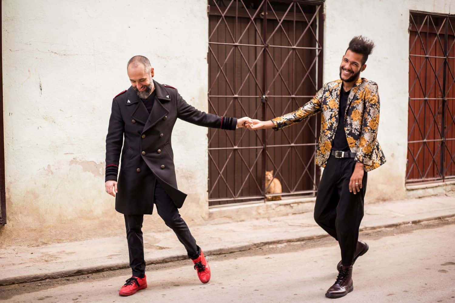 Skyrocket Your ShootProof Sales With One Easy App: Engaged couple strolls through Havana.