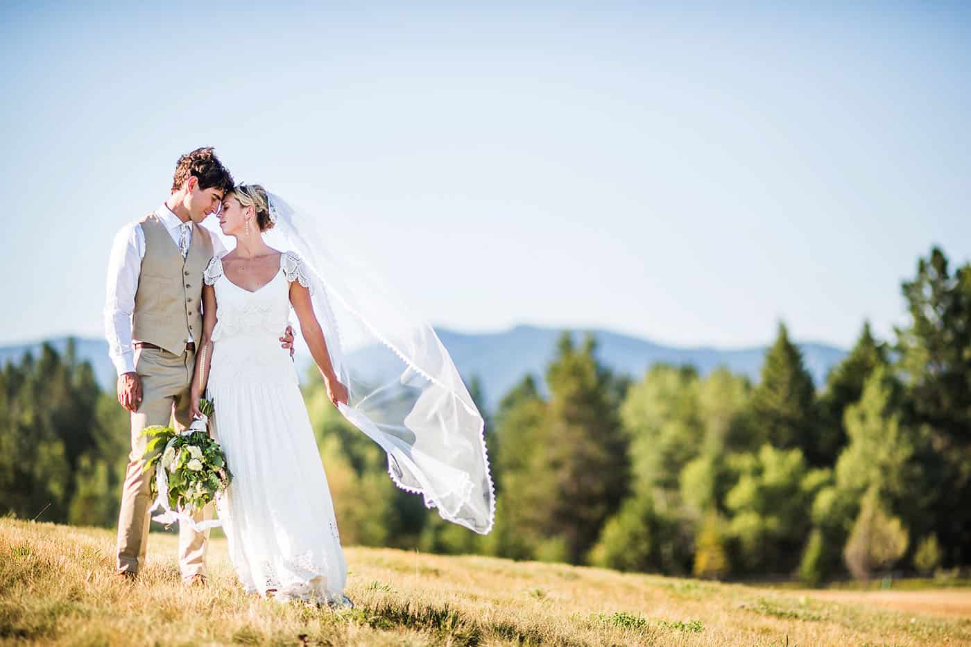 how to photograph the bride's veil